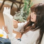 読書をする女性