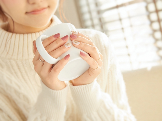 女性とコーヒー